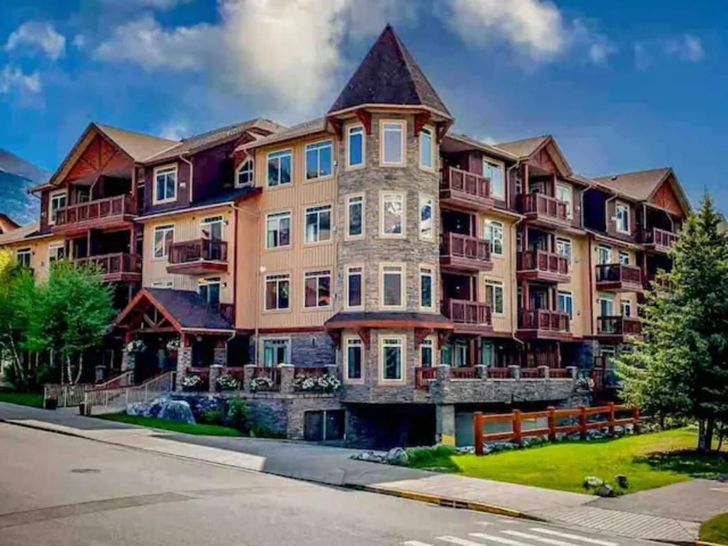 Falcon Crest Lodge 1 Bedroom Condo With Gym & Hot-Tubs & Mountain View Canmore Esterno foto
