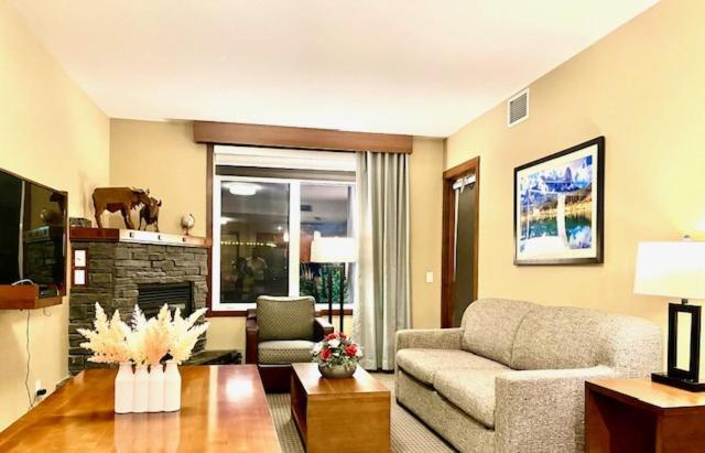 Falcon Crest Lodge 1 Bedroom Condo With Gym & Hot-Tubs & Mountain View Canmore Esterno foto