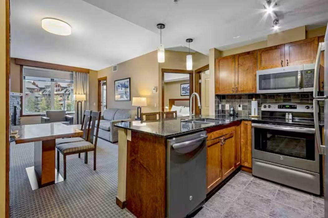 Falcon Crest Lodge 1 Bedroom Condo With Gym & Hot-Tubs & Mountain View Canmore Esterno foto